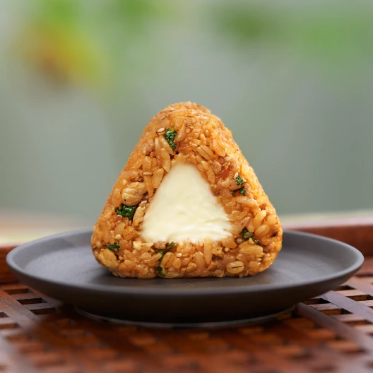 おにぎり コチュジャン香るビビンバ風