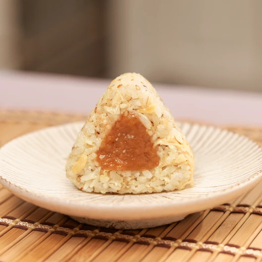 おにぎり 紀州産梅と蒸し鶏